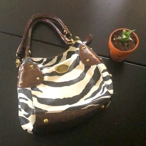 Adorable zebra D&G purse! No scratches. Hit the town with this statement piece!